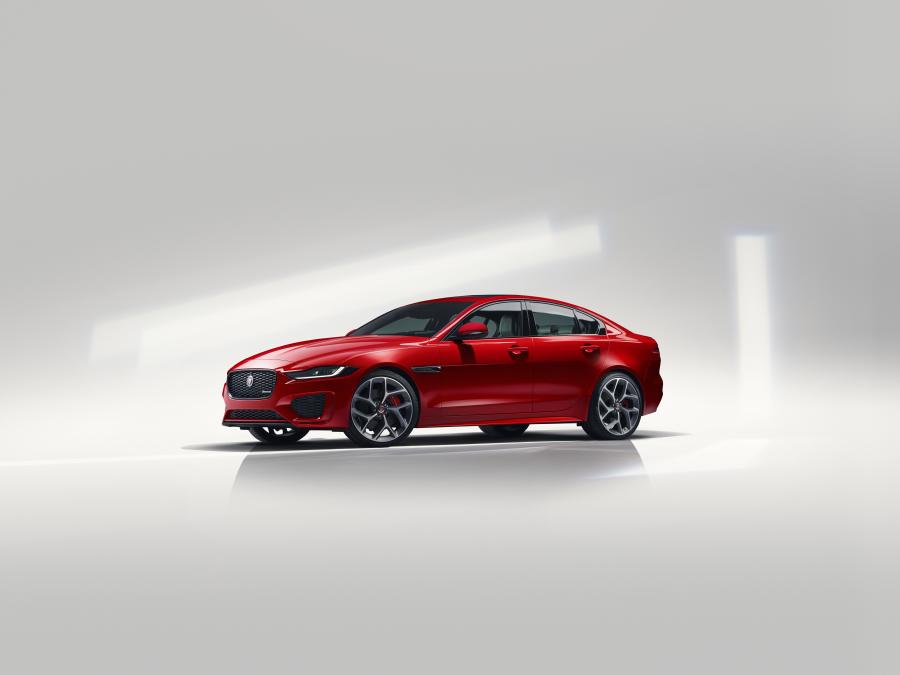  Jaguar XE P300 R-Dynamic 2019 года  (WW) (фото 11 из 51)